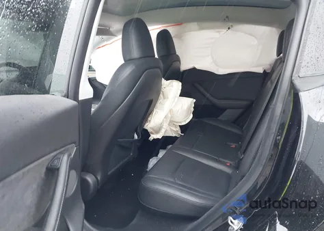 2023 Tesla Model Y Awd/Long Range Dual Motor All-Wheel Drive z USA, uszkodzony, nr VIN 7SAYGDEE2PA105631